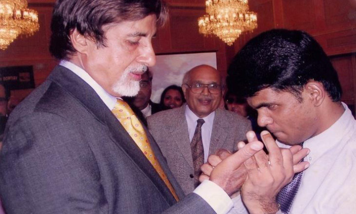 Our Founder Mr. Zamir Dhale Receiving Applause from Mr. Amitabh Bachchan